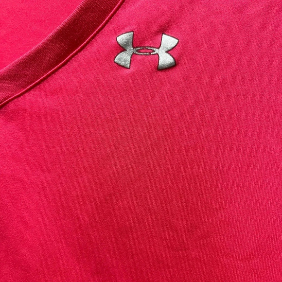 Hot Pink Women’s Under Armour V-Neck Dri-Fit Workout T-Shirt Size Small - Picture 2 of 5